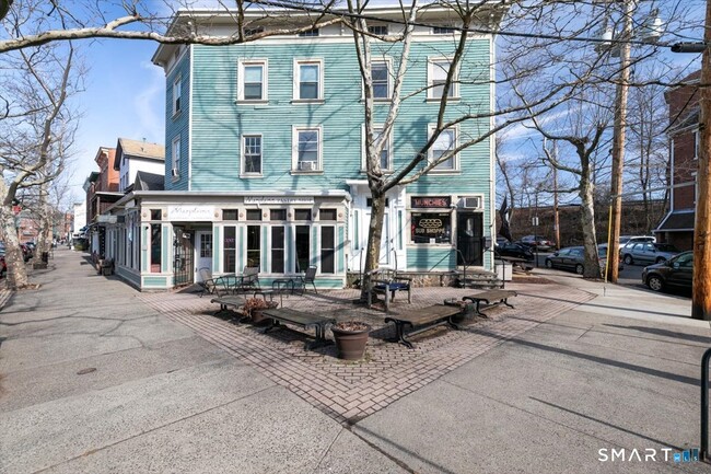Building Photo - 957 State St