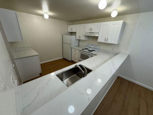 Building Photo - 1Bd/1Ba Redmond Condo