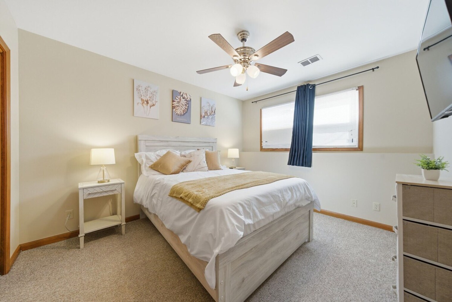 Building Photo - 1201-1203 Johnston Drive-SI ID1497747P