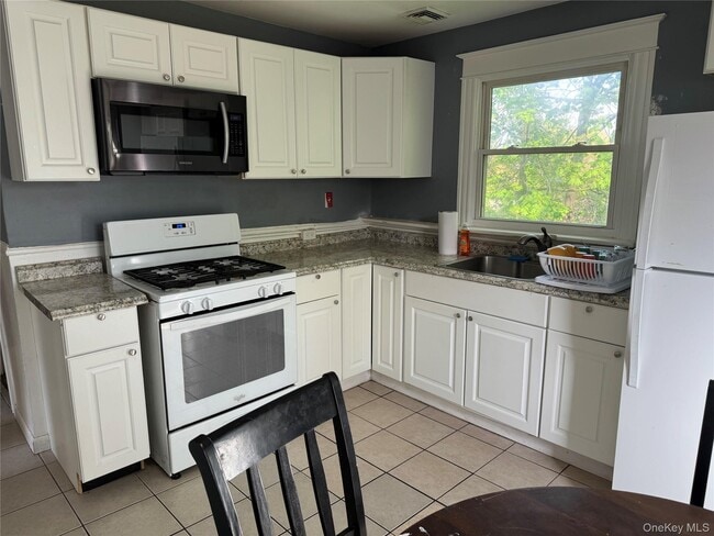 Building Photo - 9 Bartlett St