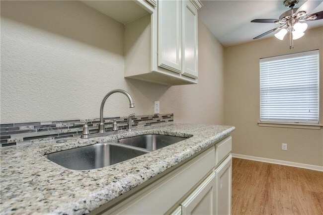 Building Photo - 2601 W Randol Mill Rd