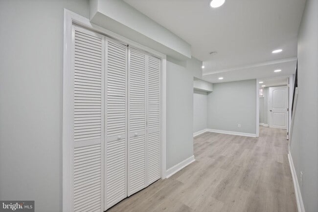 Building Photo - 328 S Macon St.