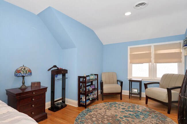 Building Photo - Beautiful Waterview Home on Chesapeake Ave...