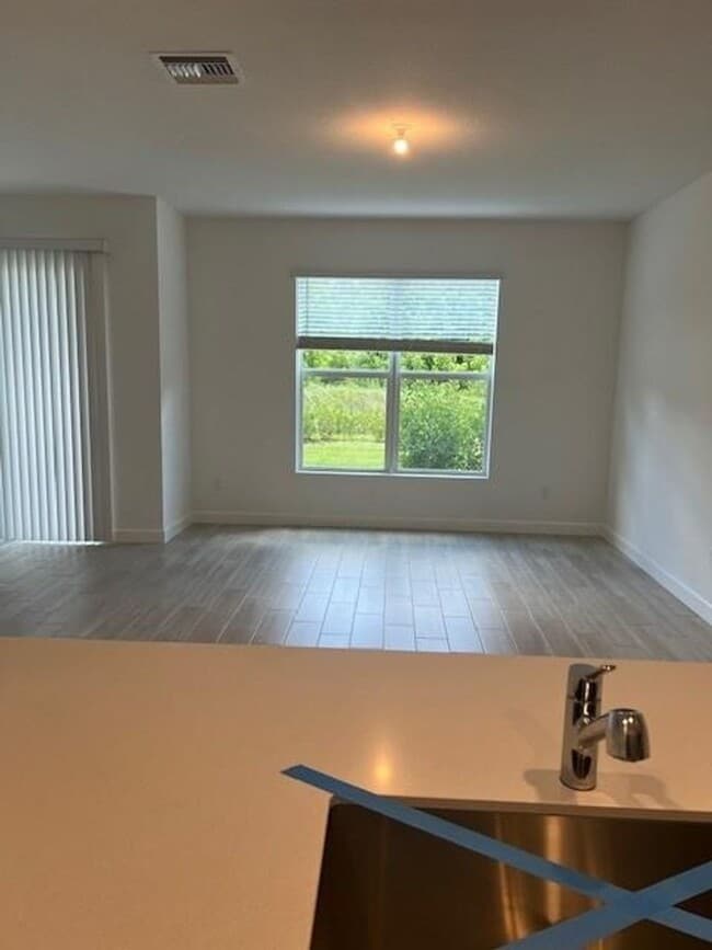 Building Photo - 4393 Hammock Grove Dr