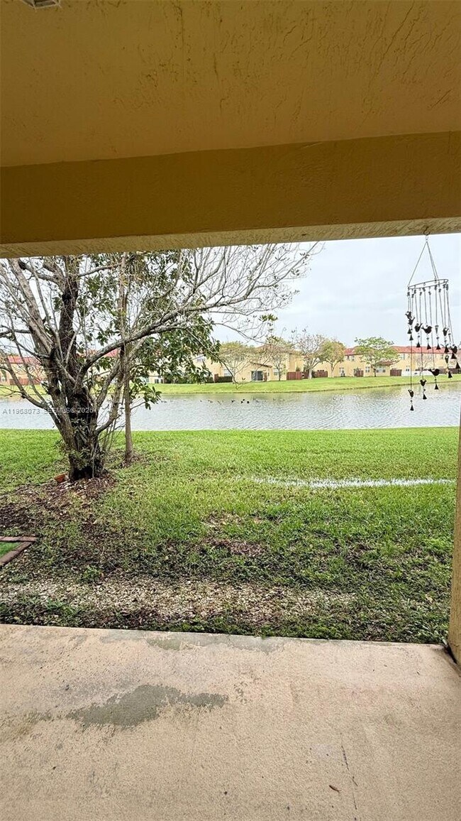 Building Photo - 3323 NE 11th Dr