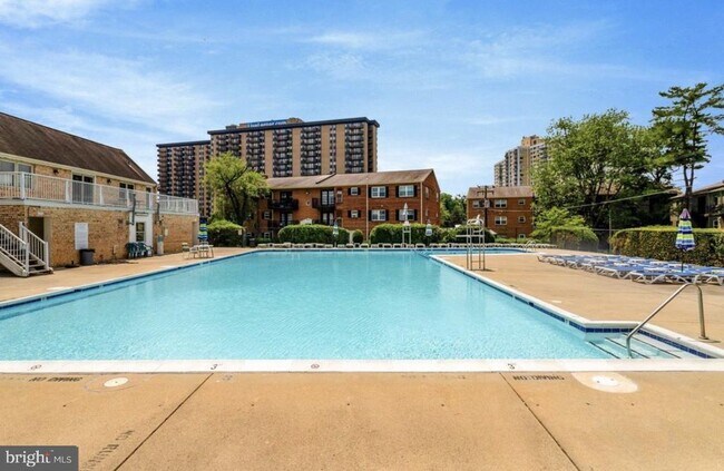 Building Photo - 5934 Mayflower Ct