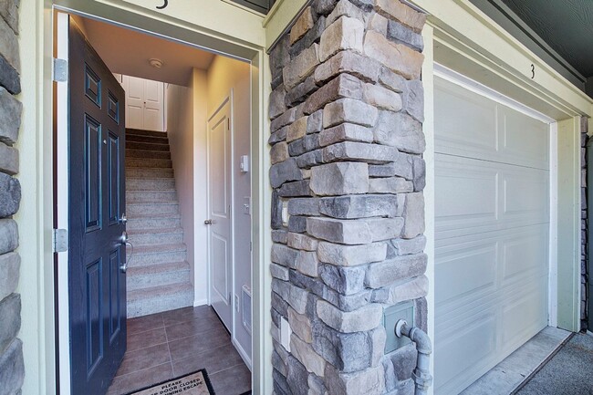 Building Photo - 2Bd/2.25Ba Mill Creek Townhouse