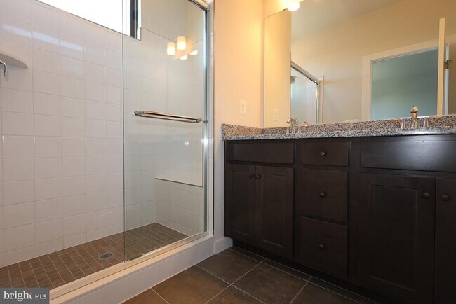 Building Photo - 5014 Henry King Wy