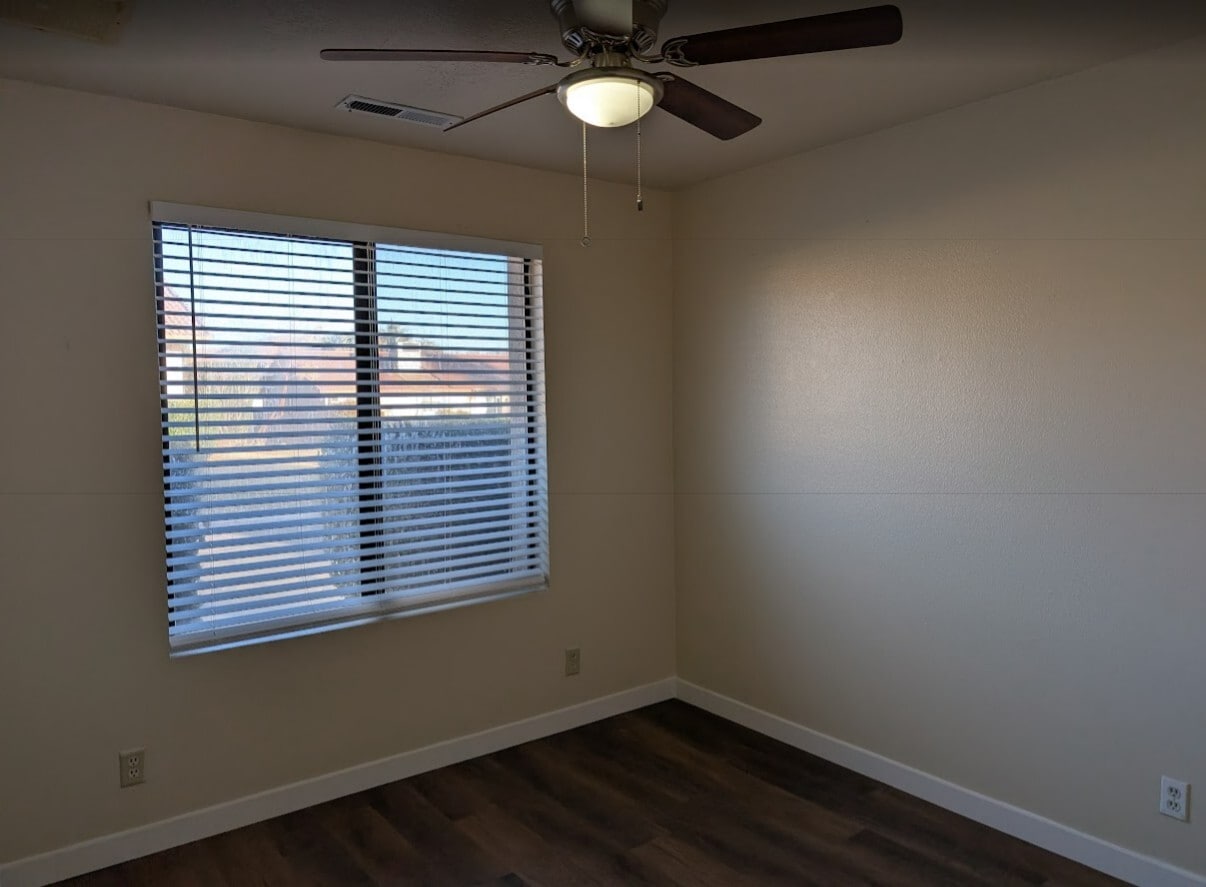 Building Photo - 1075 N 1400 W