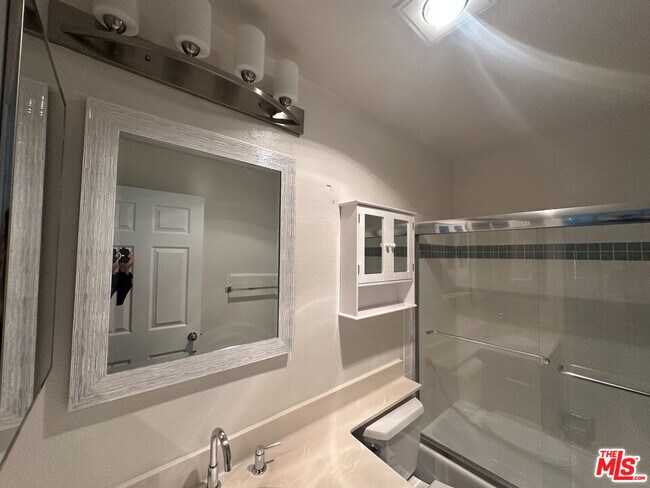 Building Photo - 8614 Burton Wy