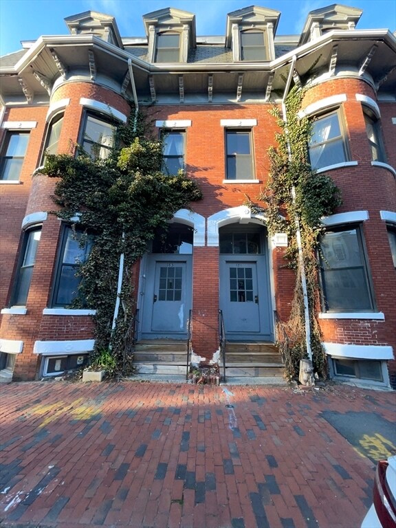 Building Photo - 179 Harvard St