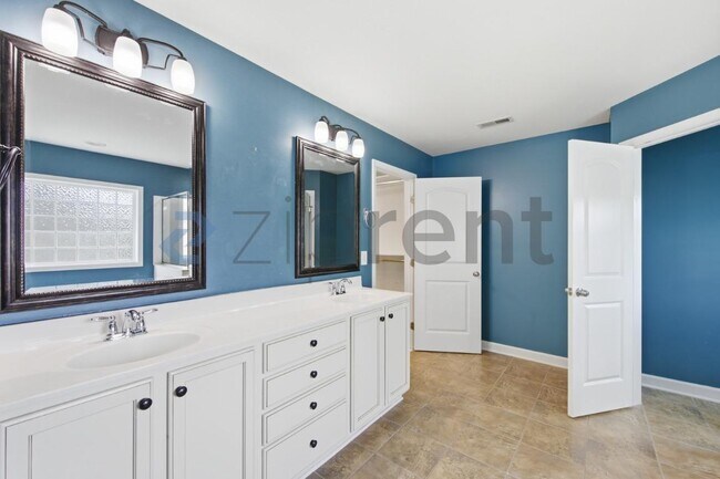Building Photo - Unit