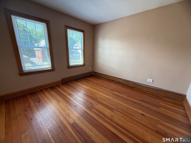 Building Photo - 112 Belden St