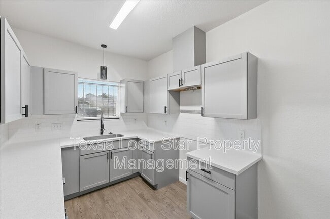Building Photo - 319 N Carolina St