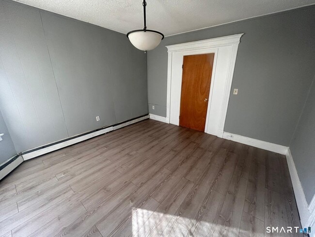 Building Photo - 314 Capen St
