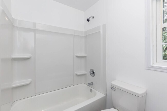 Building Photo - Completely Remodeled One Bedroom Home!