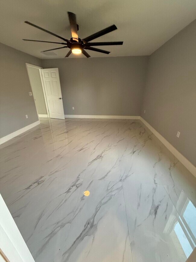 Building Photo - 1205 SW Alcantarra Blvd