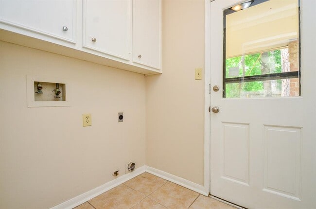 Building Photo - 12023 Sleepy Pines Dr