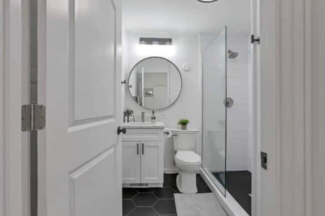 Building Photo - The Artist's Apt. | 1BR | Short North | +Parking