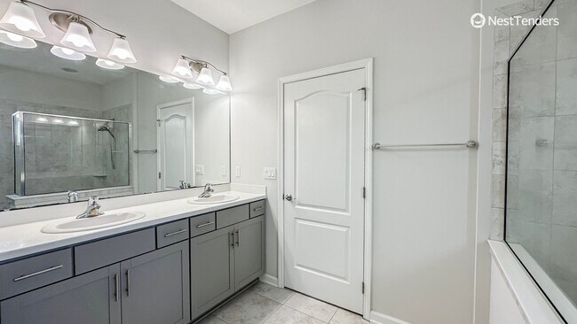 Building Photo - Four Bedrooms in the Heart of Nassau County!