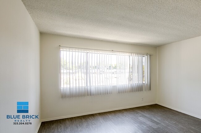 Building Photo - 17834 Burbank Blvd