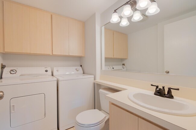 Building Photo - 31 Clinton Ct