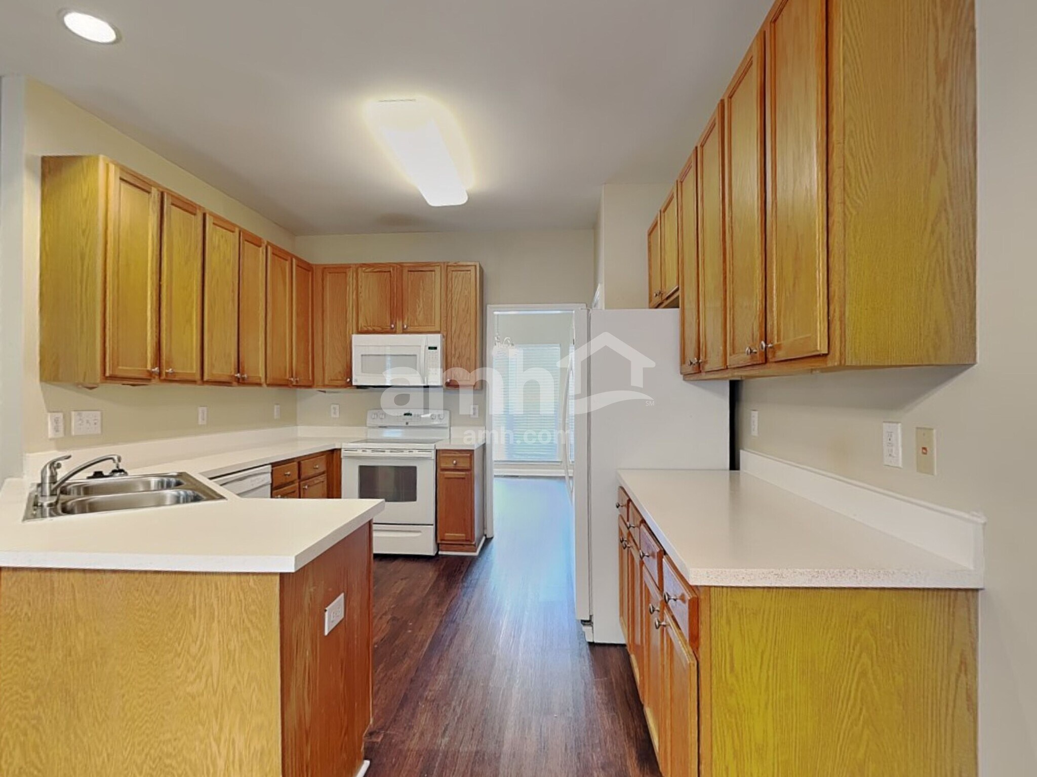 Building Photo - 612 Hanska Way