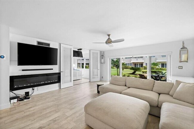 Building Photo - 1199 Hillsboro Mile