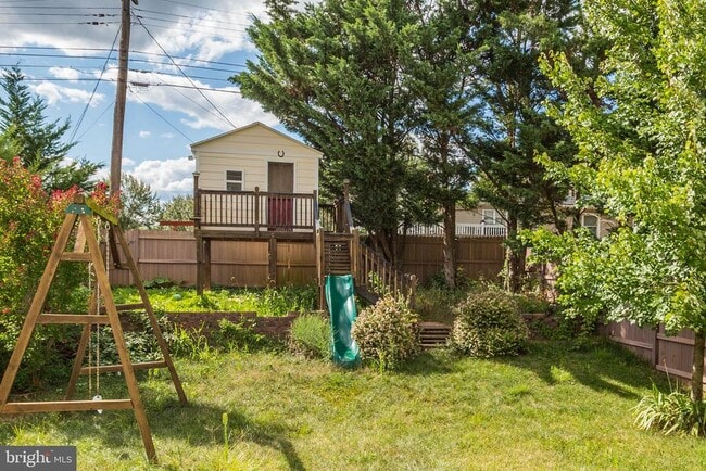 Building Photo - 151 Brynwood St