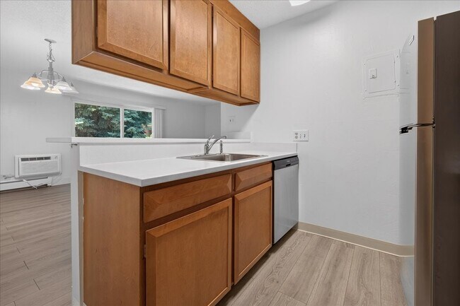 Building Photo - 2150 S Vaughn Way