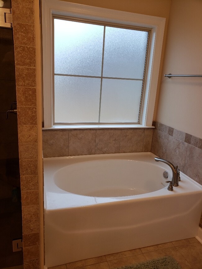 Building Photo - 972 Wheat Ridge Dr