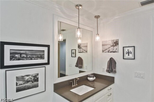 Building Photo - 14380 Riva Del Lago Dr