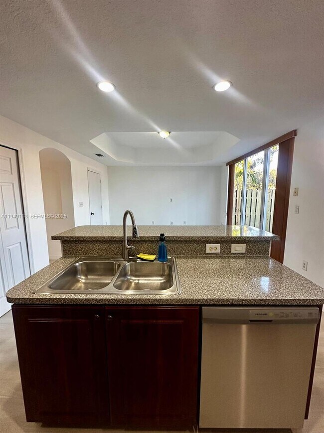 Building Photo - 15205 SW 30th Terrace