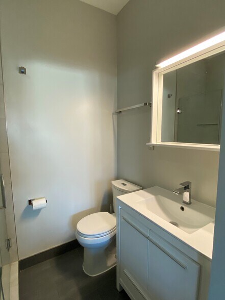 Building Photo - 1363 Parkwood Pl NW