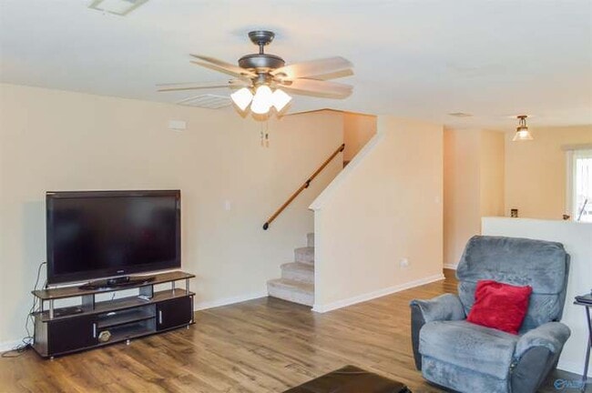 Building Photo - 3284 Castlecreek Dr