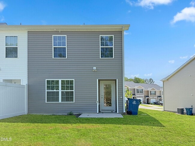 Building Photo - 2301 Gracie Ln
