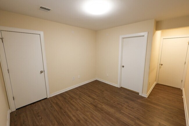 Building Photo - 332 Talbot Ave