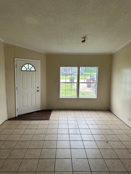 Building Photo - 375 Lorena Meadows Dr