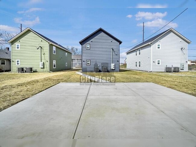 Building Photo - 1135 W 21st St