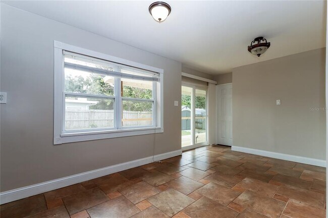 Building Photo - 104 Ramona Cir