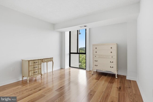 Building Photo - 5300 Holmes Run Pkwy