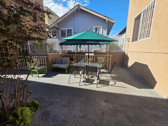 Building Photo - RENOVATED 2BD/1.5 BATH WITH PARKING, LAUNDRY, AND FULL H-VAC