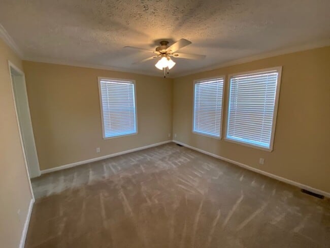 Building Photo - SUBLEASE through May 2026 3 Bedroom 2 Bath-Beautiful Views