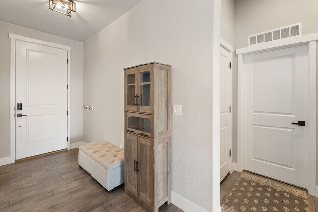 Building Photo - 2131 Seaglass St