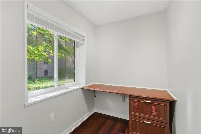 Building Photo - 1425 Northgate Square