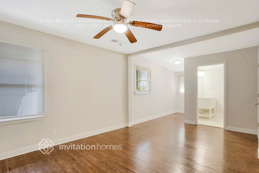 Building Photo - 2805 Mitchell Dr