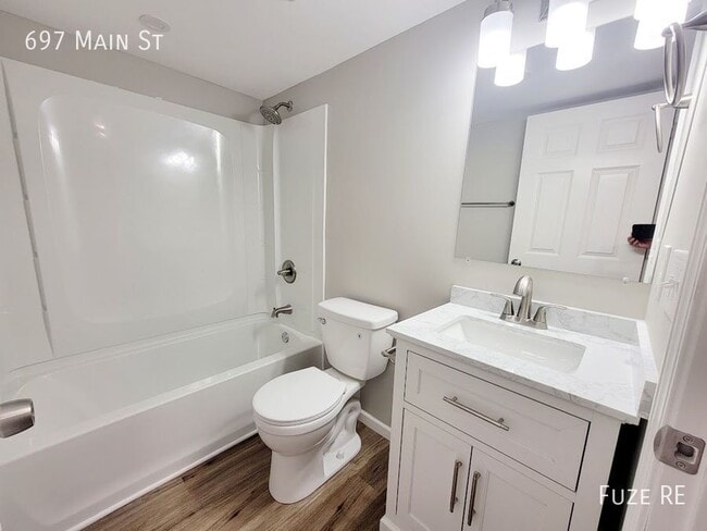 Building Photo - 697 Main St