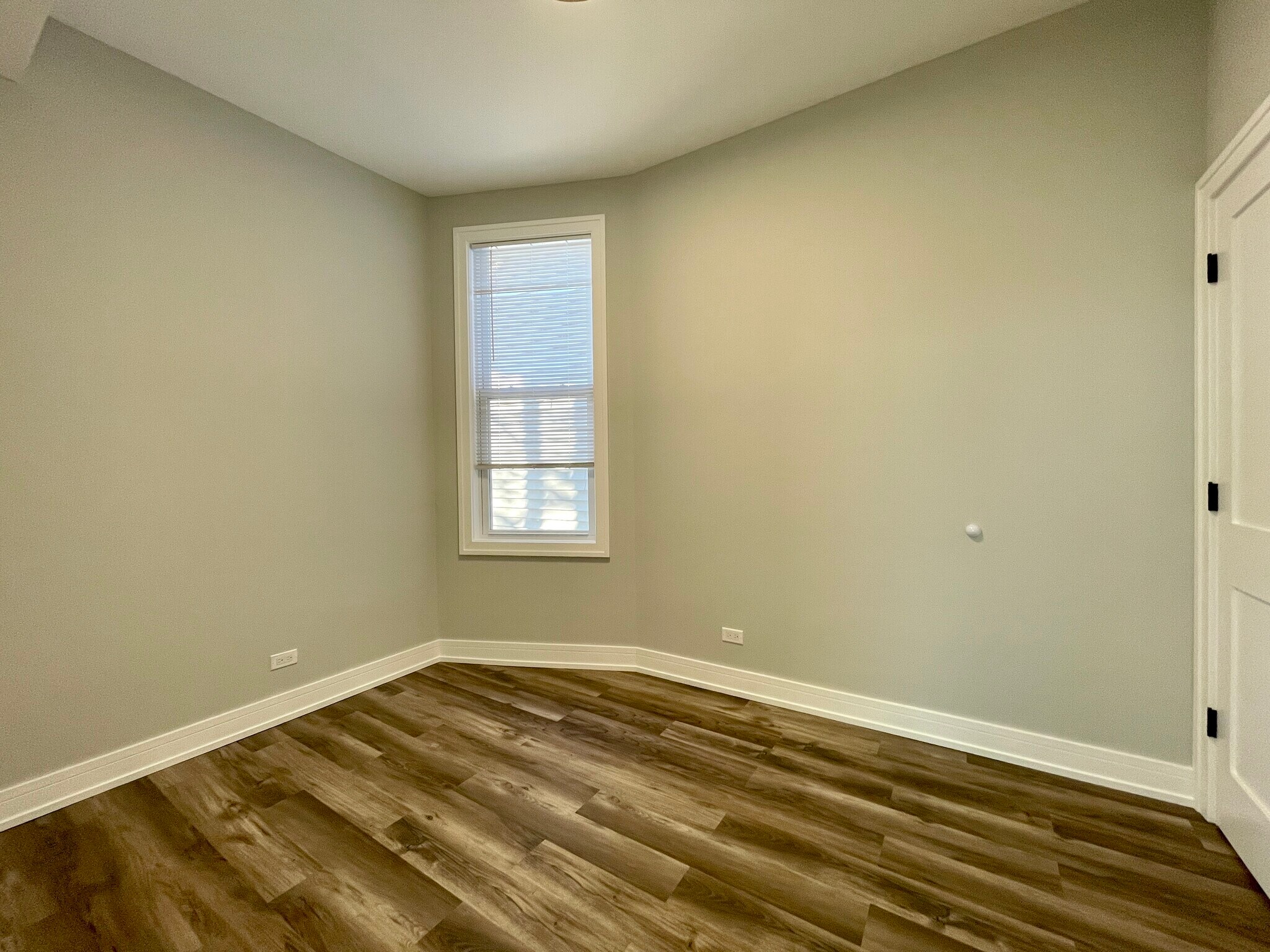 Building Photo - 2937 N Ashland Ave