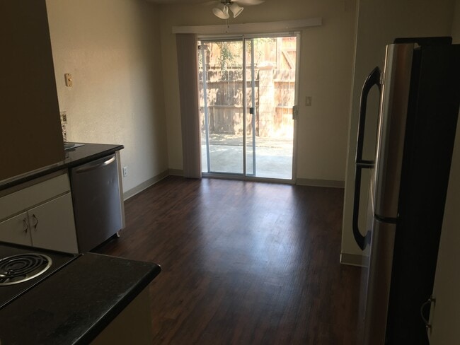 Building Photo - Beautifully Updated 2 Bed 2 Bath