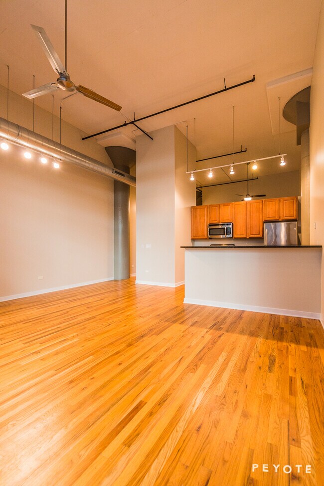 Building Photo - 1224 W Van Buren St